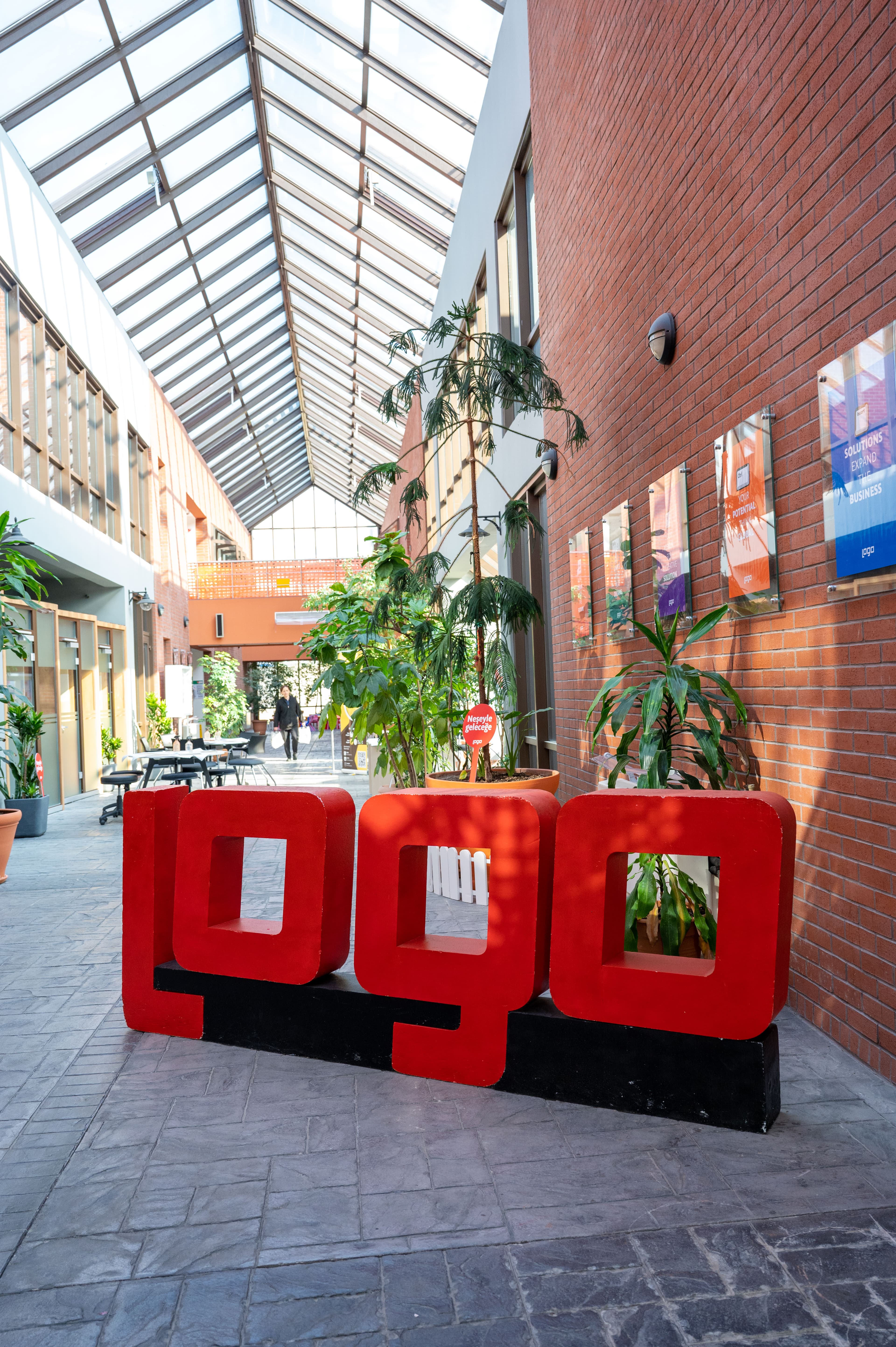 Logo ofisinde etkinlikte yer alan ekip